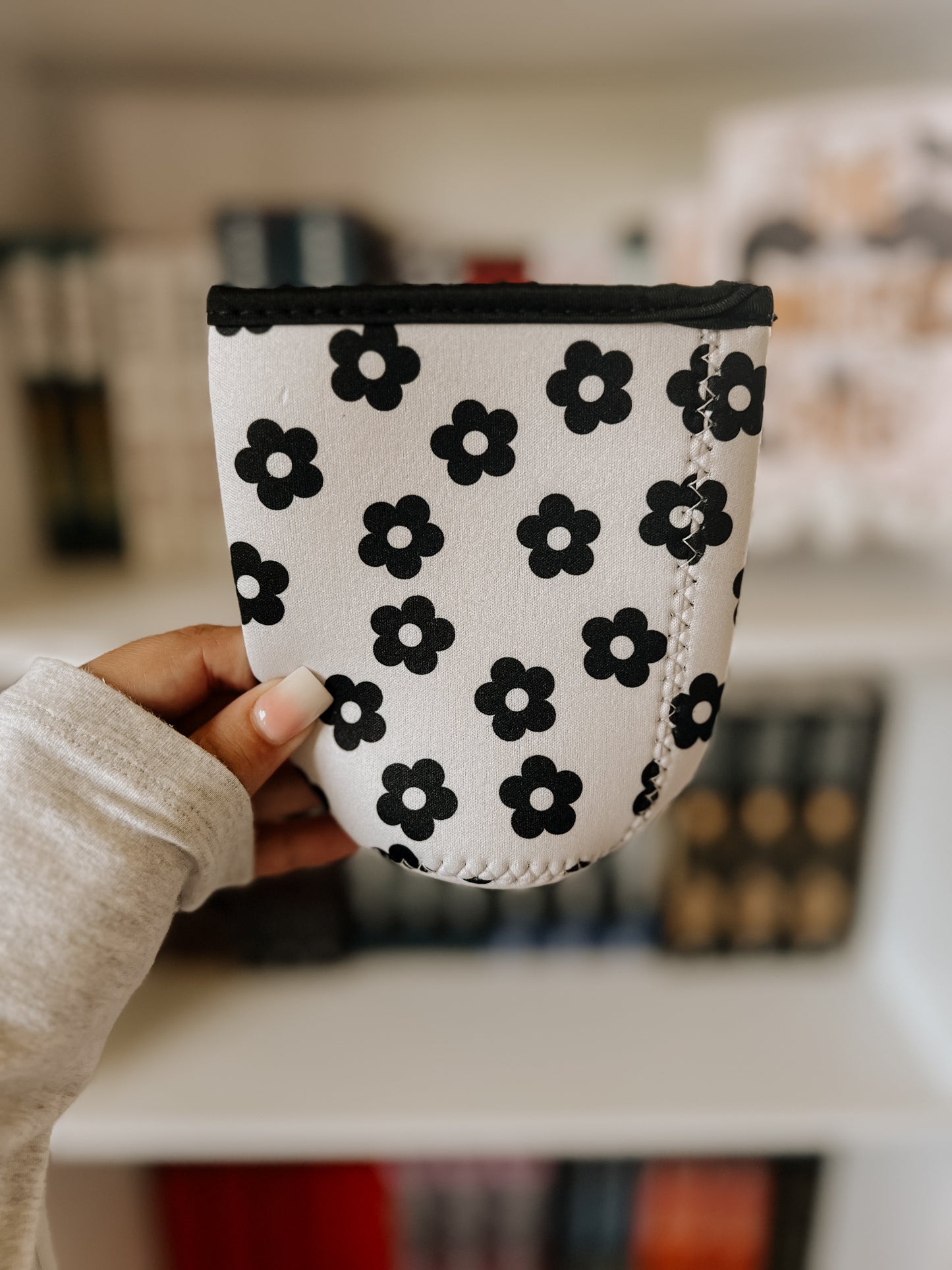 Beverage Cup Sleeve-Black Daisy
