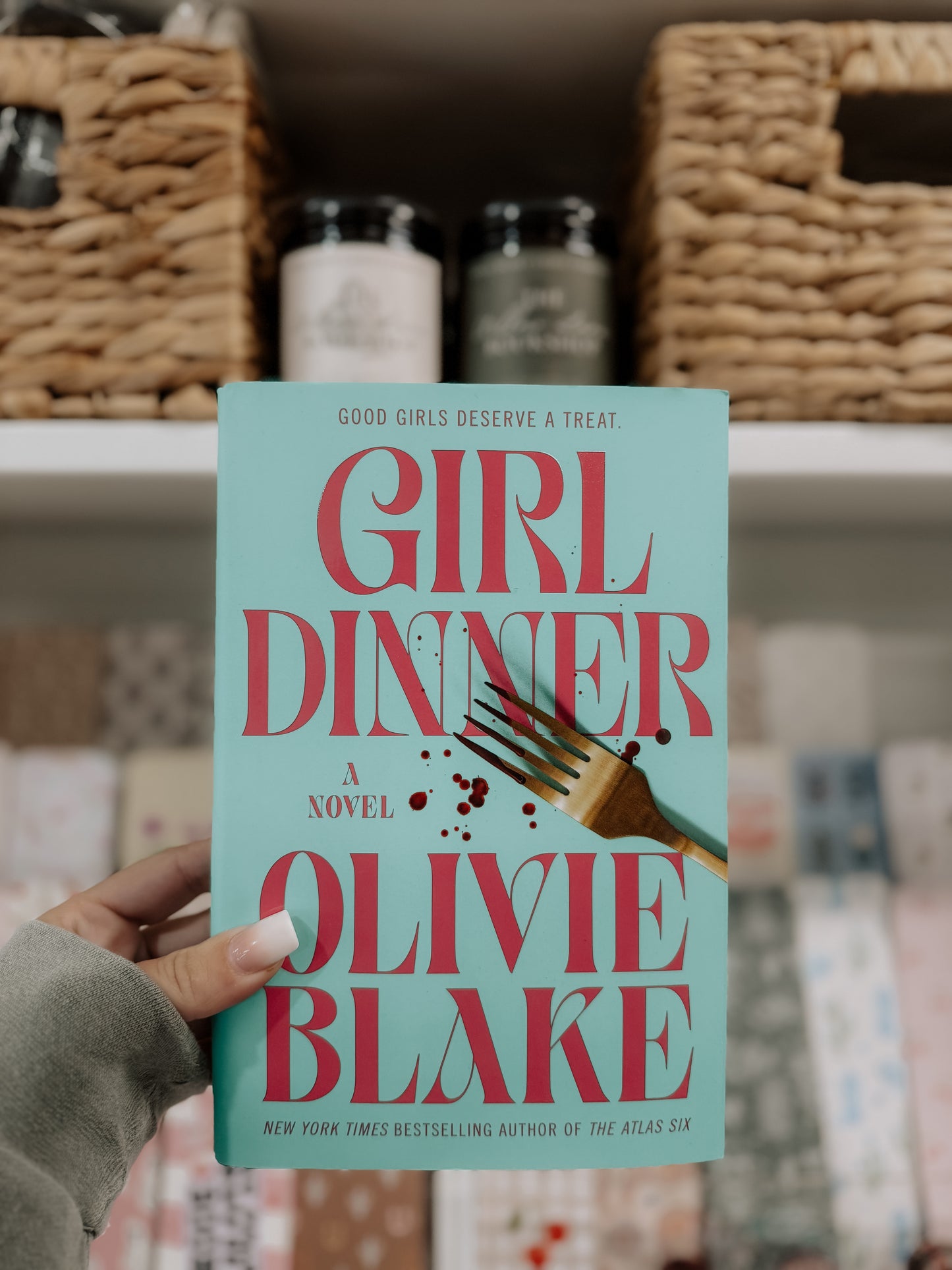 Girl Dinner (Deluxe Edition) (Hardcover)PRE-ORDER