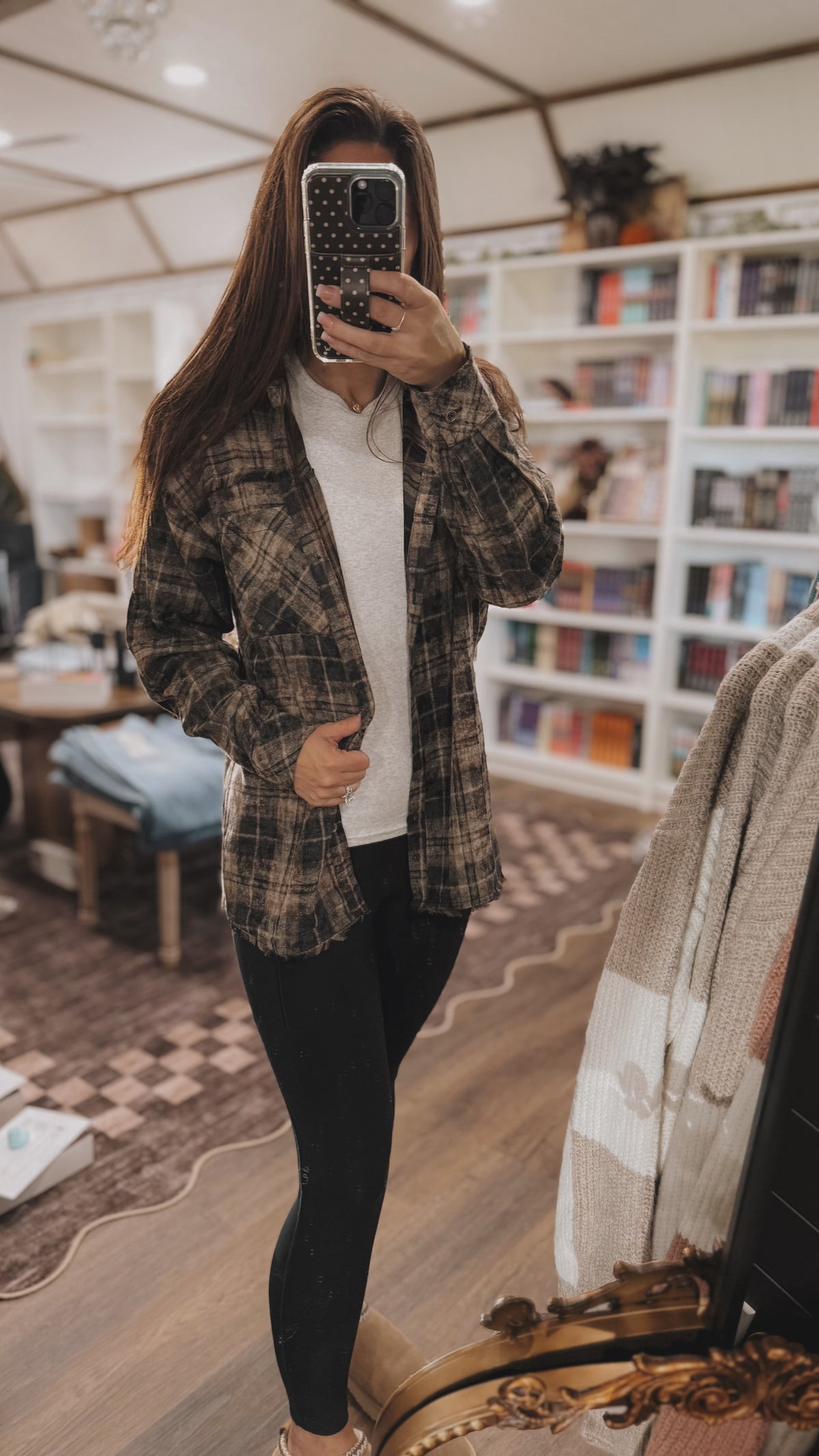 Plaid Flannel W/ Frayed Detail-BLACK/BROWN