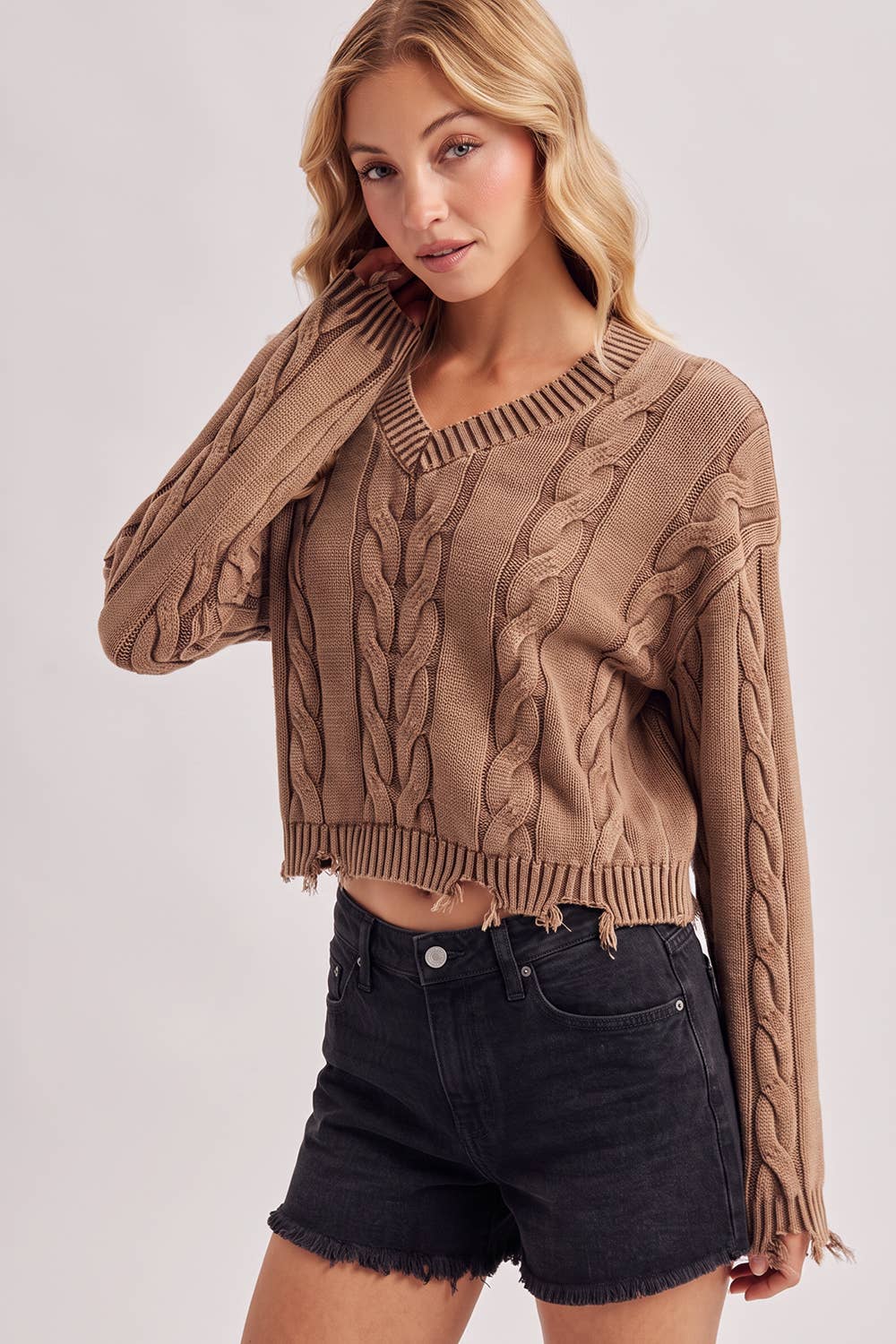 V-NECK CROPPED CHUNKY CABLE KNIT WASHED SWEATER