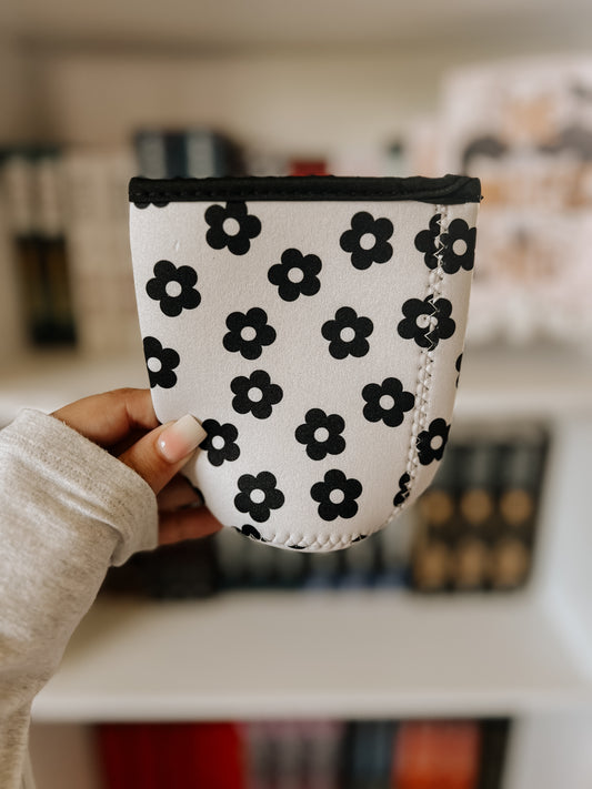 Beverage Cup Sleeve-Black Daisy