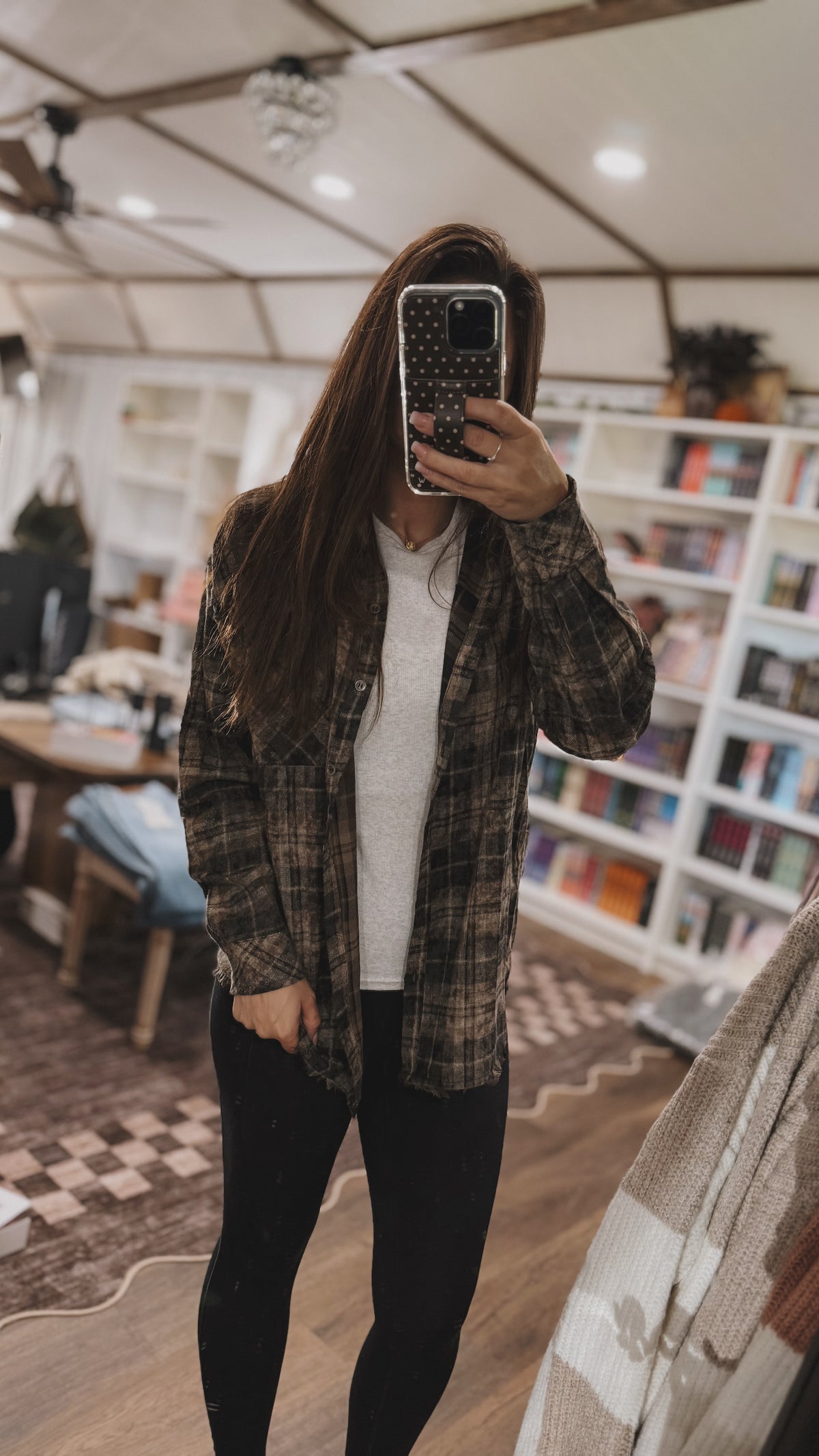 Plaid Flannel W/ Frayed Detail-BLACK/BROWN