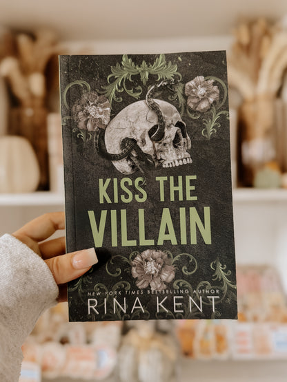Kiss the Villain (Deluxe Edition)
