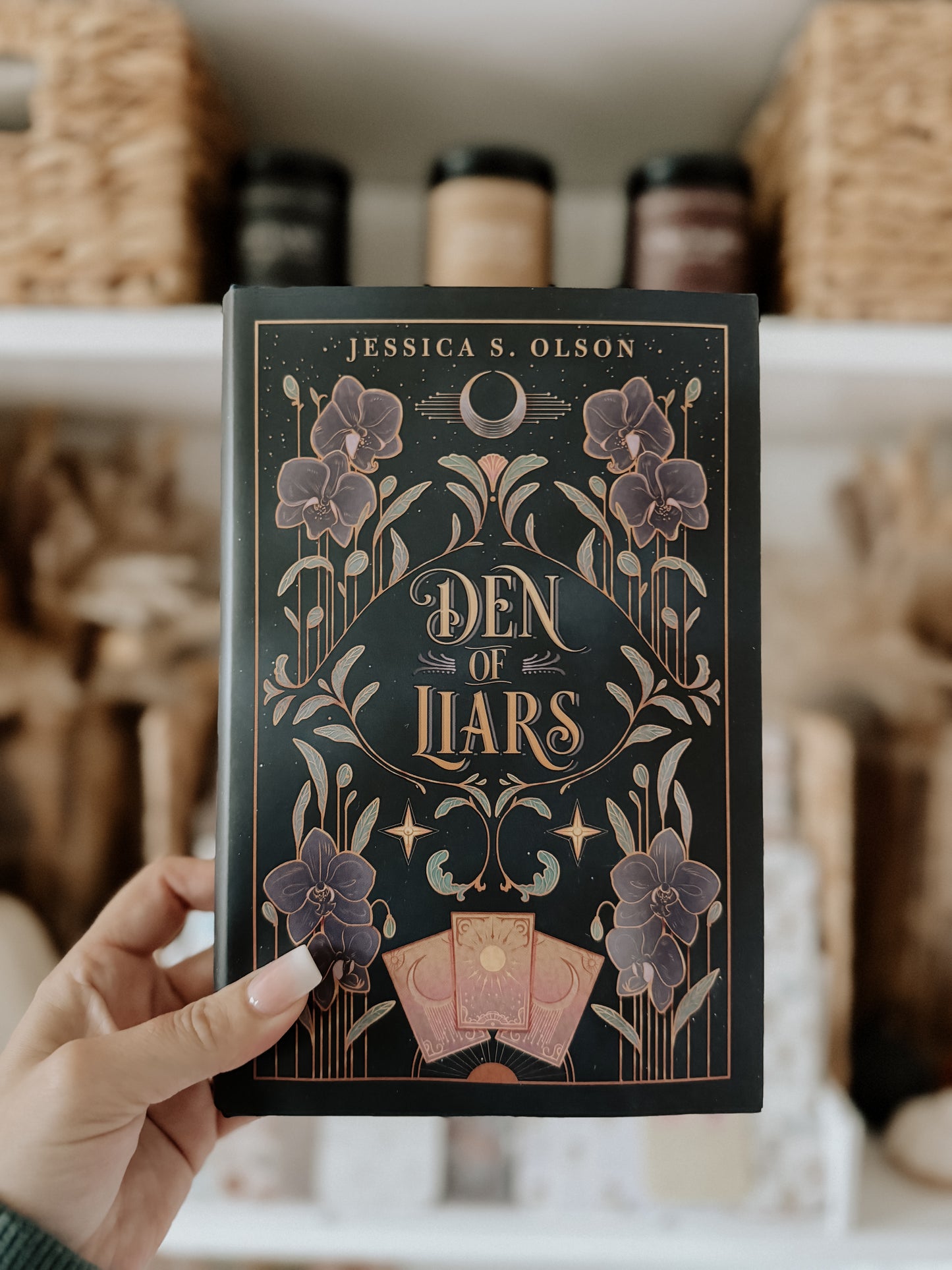 Den Of Liars (The Devious,Book 1)Hardcover